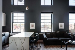 Luxe LF Square 2BR with Rooftop by Zencity